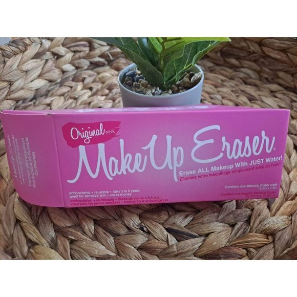 The Original Pink Makeup Erase All Makeup With Just Water  15.5" x 7.5"  NEW - Picture 5 of 5